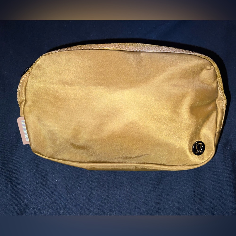 NWOT Lululemon Belt Bag